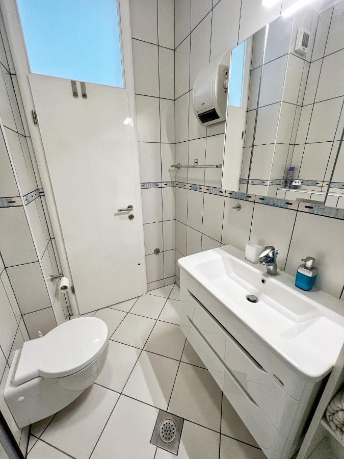 Studio Apartma Pag Blue Ocean 1 With Sea View Pag Town Zewnętrze zdjęcie