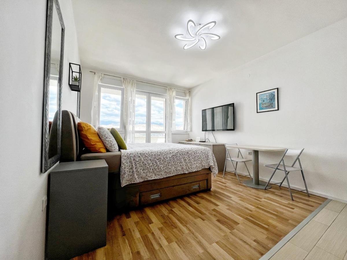 Studio Apartma Pag Blue Ocean 1 With Sea View Pag Town Zewnętrze zdjęcie