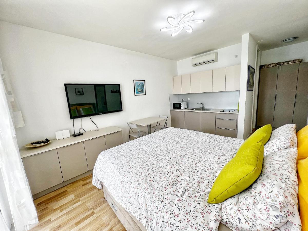 Studio Apartma Pag Blue Ocean 1 With Sea View Pag Town Zewnętrze zdjęcie